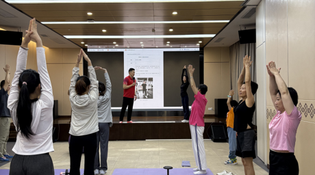 通识体育┃我院陈振起副教授走进自治区图书馆主讲“实用健身技能特训营”